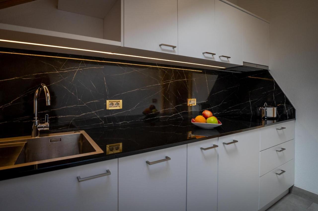 Apartments Lasteis La Villa  Ngoại thất bức ảnh